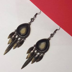 Like New Earrings each pair $5